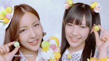 写真左から板野友美、渡辺麻友（写真はCM映像より）。