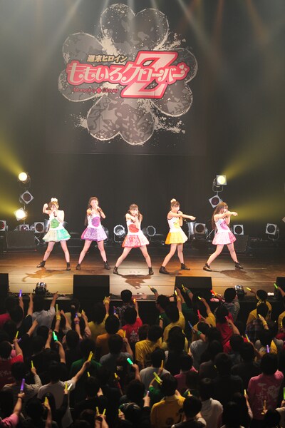 大阪はあいにくの悪天候となったが、Zepp Osakaには熱狂的なファンが多数詰めかけた。