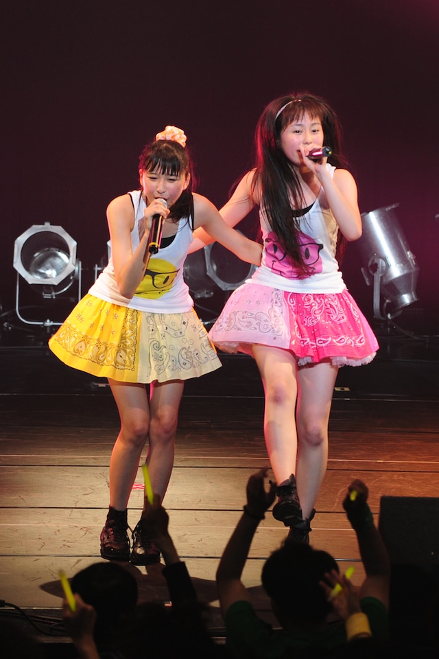 大阪のファンから盛大に誕生日をお祝いされたしおりん＆あーりん。