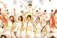 今週の人気の画像8位は「映画『モテキ』に新ヒロイン4人！ハッピ姿で記者会見」より、グレードアップされた“女神輿”。