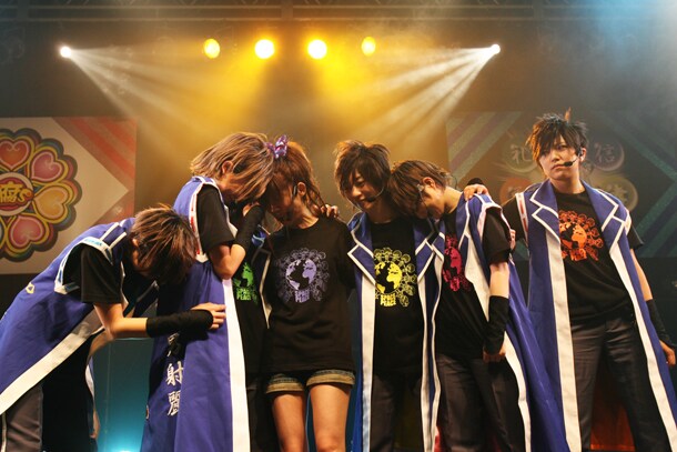 ライブ「ビッグ腐ォースLIVE2011～新風戦記～」の模様。