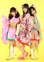 写真左から平松可奈子、松井玲奈、高柳明音。