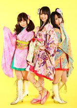 写真左から平松可奈子、松井玲奈、高柳明音。