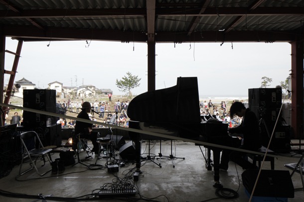 ステージから観た「SHARE FUKUSHIMA」ライブ会場。（写真：新津保建秀）