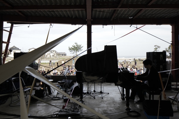 ステージから観た「SHARE FUKUSHIMA」ライブ会場。（写真：新津保建秀）