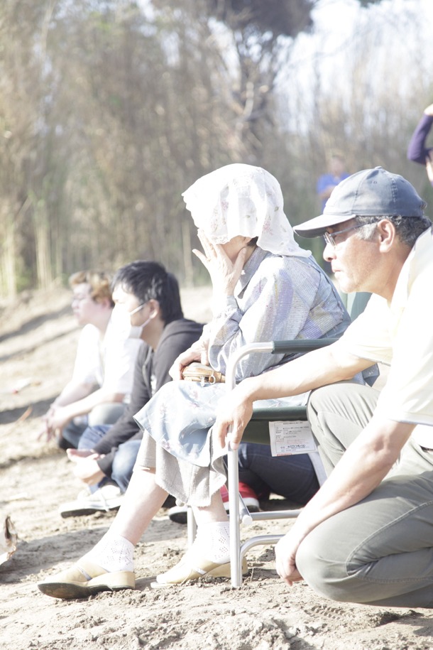 「SHARE FUKUSHIMA」でのライブの模様。会場には地元の人々も集まった。（写真：新津保建秀）