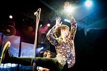 写真は5月28日にベトナム・ハノイで開催された野外フェス「CAMA Festival 5」のメインステージでのOKAMOTO'S。