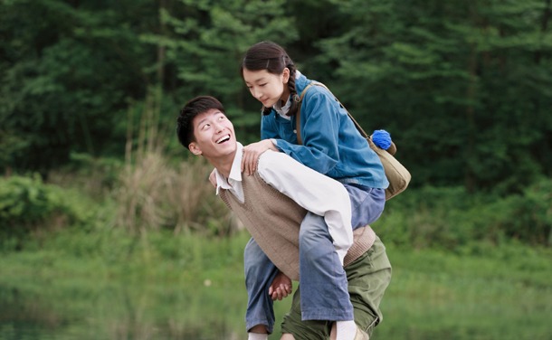 映画「サンザシの樹の下で」のワンシーン。7月9日より新宿ピカデリーなどで順次劇場公開される。(c) 2010, Beijing New Picture Film Co., Ltd and Film Partner (2010) International, Inc. All Rights Reserved.