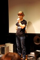 6月11日に行われた、映画「シンクロニシティ」初回舞台挨拶での田中情監督。