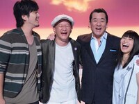 写真左から秦基博、木村充揮、加山雄三、miwa。