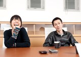KETTLESはオカヤス(Dr, Vo/写真左)、コイケ(Vo, G/右)のベースレス編成によるツーピースバンド。