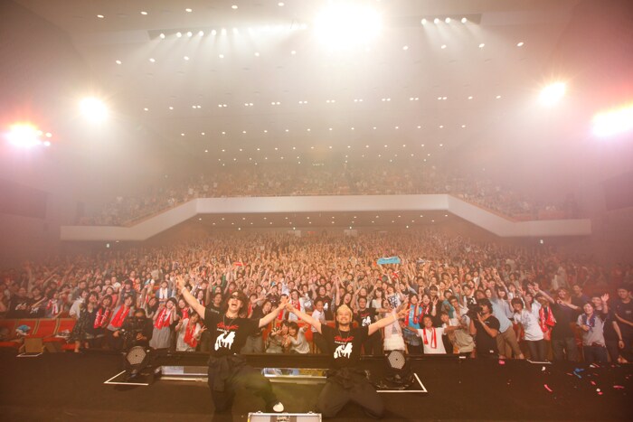 →Pia-no-jaC←は本日6月18日、東京・渋谷C.C.Lemonホールで全国ツアー「Travellin' Band Tour 2011」のファイナル公演を実施。約3時間半にわたり熱演を繰り広げた(写真は渋谷C.C.Lemonホール公演の様子)。