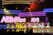 第22回金曲奨でライブパフォーマンスを披露するAKB48。
