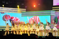 第22回金曲奨でライブパフォーマンスを披露するAKB48。