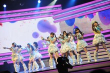 第22回金曲奨でライブパフォーマンスを披露するAKB48。