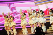 第22回金曲奨でライブパフォーマンスを披露するAKB48。