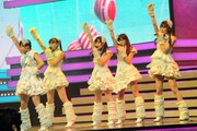 第22回金曲奨でライブパフォーマンスを披露するAKB48。