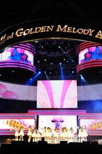 第22回金曲奨でライブパフォーマンスを披露するAKB48。