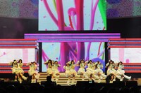 第22回金曲奨でライブパフォーマンスを披露するAKB48。