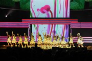第22回金曲奨でライブパフォーマンスを披露するAKB48。