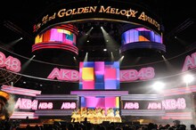 第22回金曲奨でライブパフォーマンスを披露するAKB48。