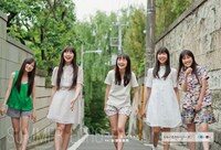 ももいろクローバーZ撮り下ろしフォトストーリーのワンカット。（Photography：Kenshu Shintsubo）