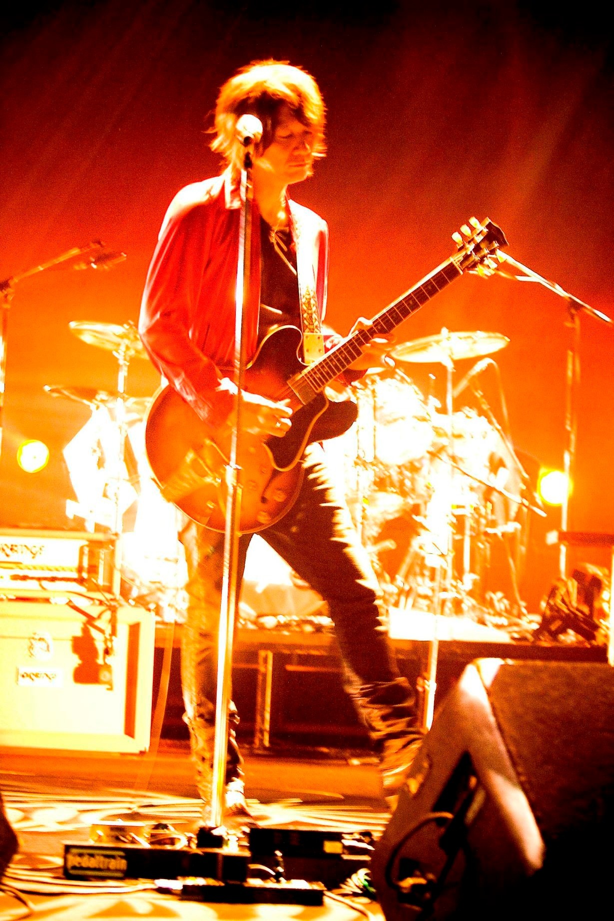 「Flowers & Powerlight Tour 2011」NHKホール公演の模様（撮影：MITCH IKEDA）。