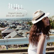 卓上カレンダー（写真）は2011年10月から始まるオリジナル仕様。