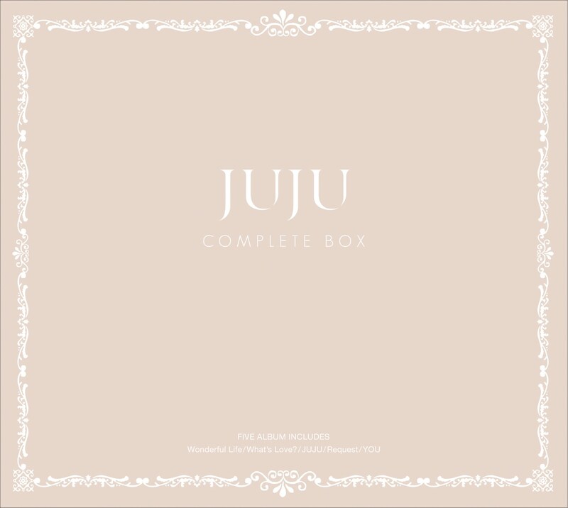 ボックス（写真）には「Wonderful Life」「What's Love?」「JUJU」「Request」「YOU」の5枚のアルバムが収納できる。