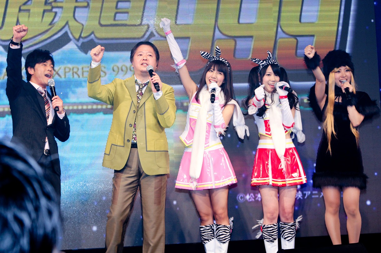 写真左から陣内智則、タケカワユキヒデ、平田璃香子、高田志織、古川愛李。