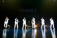 シングル「BAD GIRL」プレミアライブの模様。