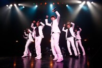 シングル「BAD GIRL」プレミアライブの模様。