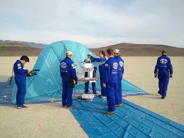 「SPACE BALLOON」の打ち上げはアメリカ・ネバダ州ブラックロック砂漠にて実施される（写真は打ち上げテストの様子）。