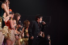 アイドリング!!!のステージに学ラン姿で乱入したバカリズム。