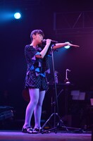 「前回はスカートをずり落としてしまうという大変な不祥事を起こしてしまったので、今年はパンツスタイルにしました」と南波志帆。