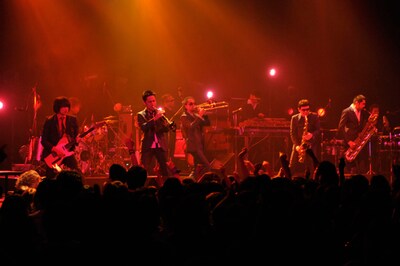 写真は6月23日の「TOKYO SKA PARADISE ORCHESTRA 2011 STANDING TOUR "HEROES"」Zepp Tokyo公演の模様（PHOTO BY EIJI KIKUCHI）。