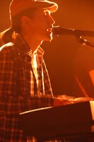 緑原敬之（写真は大阪公演の模様）