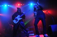 伸として梅雨（写真は東京公演の模様）