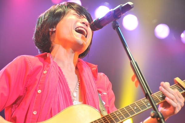 写真は「ミドフェス」東京公演でのMid Childrenのライブの模様。