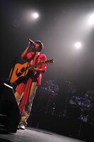 Mid Children（写真は東京公演の模様）
