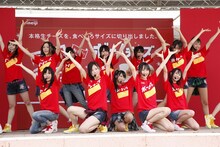 ライブパフォーマンスを披露するSKE48。