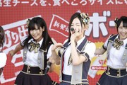松井珠理奈（写真中央）