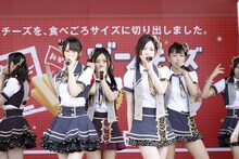 ライブパフォーマンスを披露するSKE48。