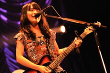 橋本絵莉子（G, Vo）