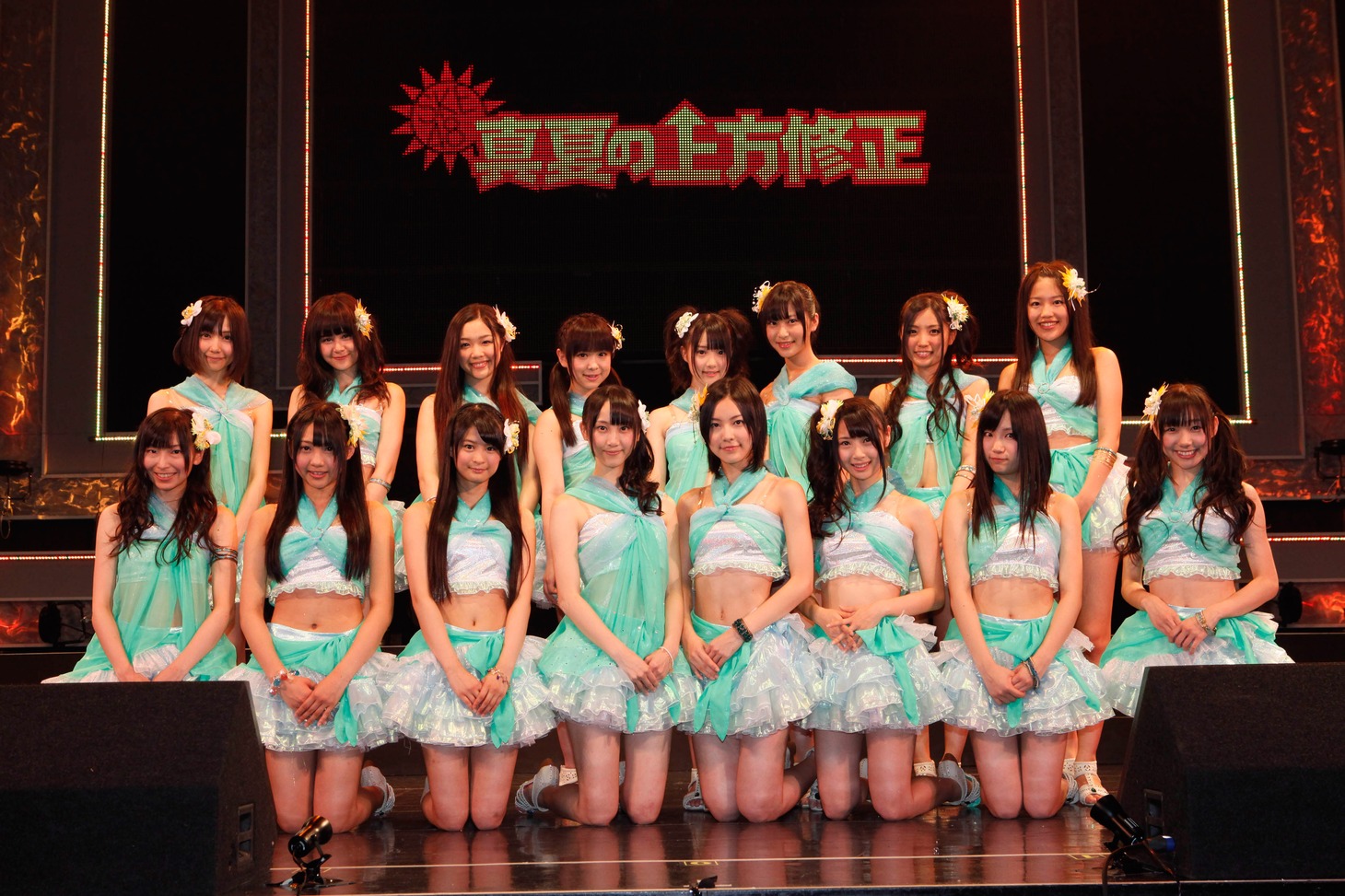 コンサート開演前に行われたフォトセッションより。 (C)AKS/PYP