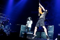 アグレッシブなパフォーマンスで観客を引きつける9mm（写真：橋本塁）。