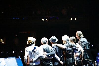 写真はYMOのサンフランシスコ・ウォーフィールド公演の模様。