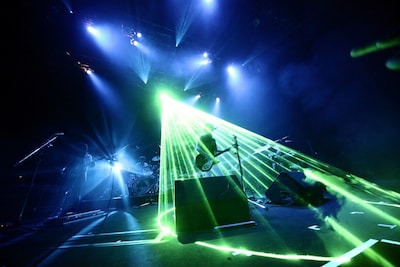 アンコールのMCでは江島啓一（Dr）が歌い出すサプライズも。その美声に観客は酔いしれていた。