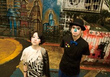 高橋瞳（左）とH ZETT M（右）。