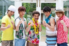 具志堅用高（写真中央）を囲むD☆DATEの4人。